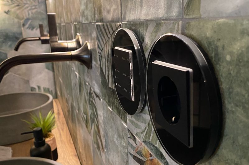 Villa Remus | Smarter Retro-Schalter im Badezimmer