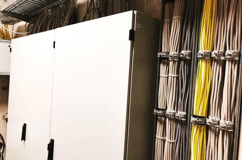 Project in Düsseldorf: The control cabinets for wired solutions