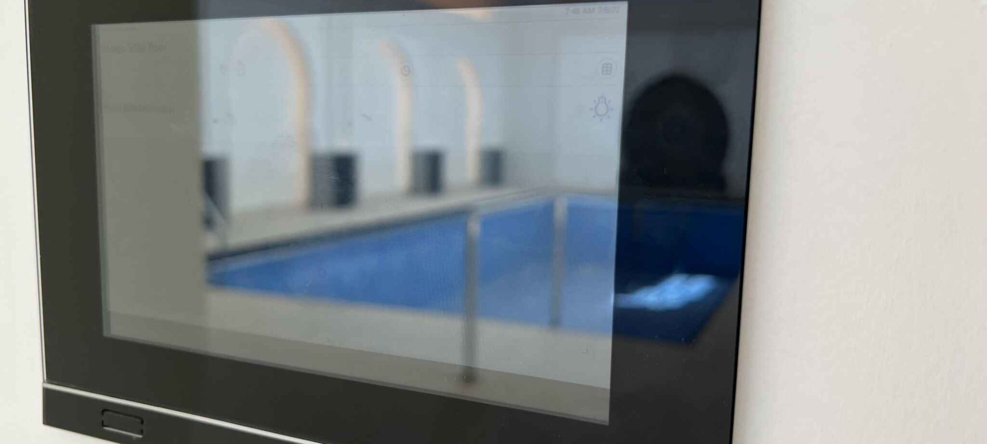 smartes_panel_pool_riad